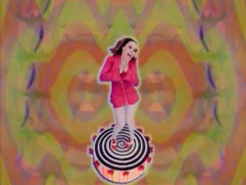 Deee-Lite – Groove Is In The Heart (Official Video)