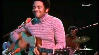 Bill Withers  – Kissin my love –  (Live)