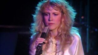 Stevie Nicks – Edge of Seventeen (Official Music Video)