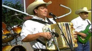 David Lee Garza y los Musicales – "Me vuelvo a enamorar" y "Fuera de control"