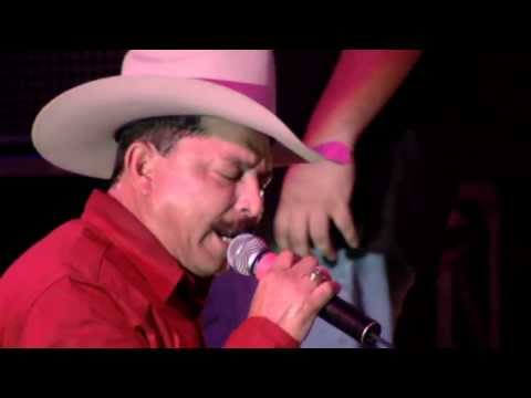 Emilio Navaira – Suficiente Amor   (El Regreso Del Rey En Vivo)