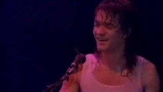 Van Halen – Love Walks In